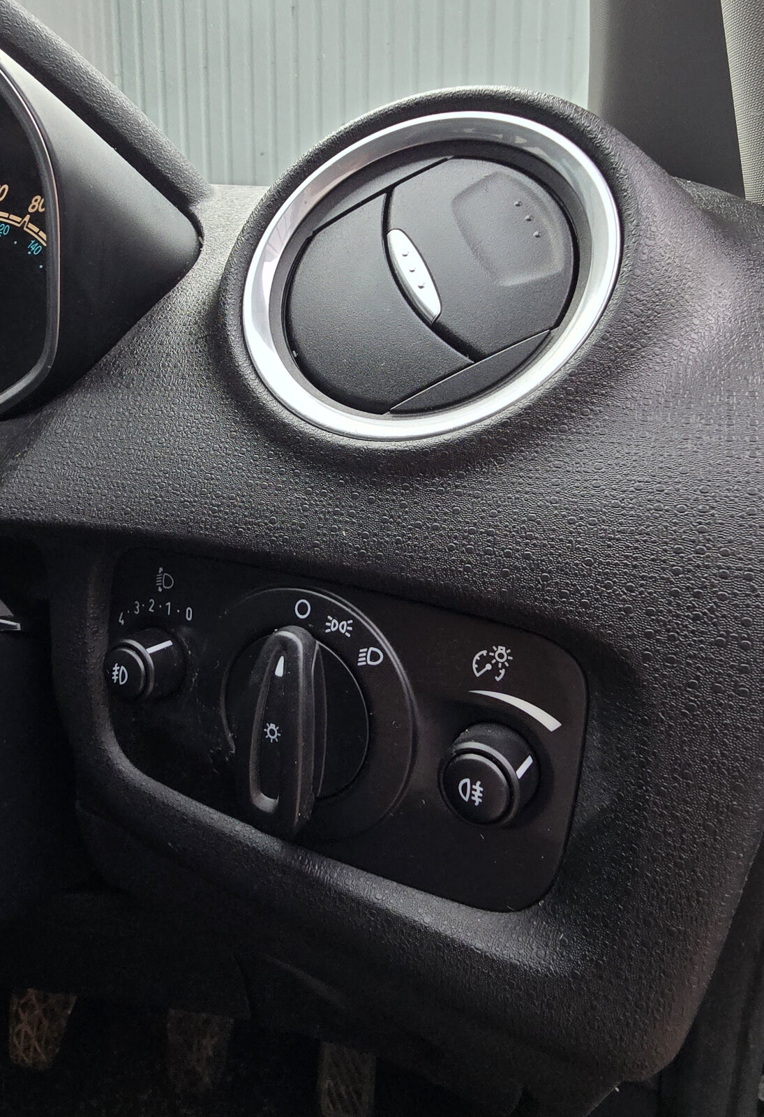 2014 Ford Fiesta ZETEC 1.0 PETROL - Image 17