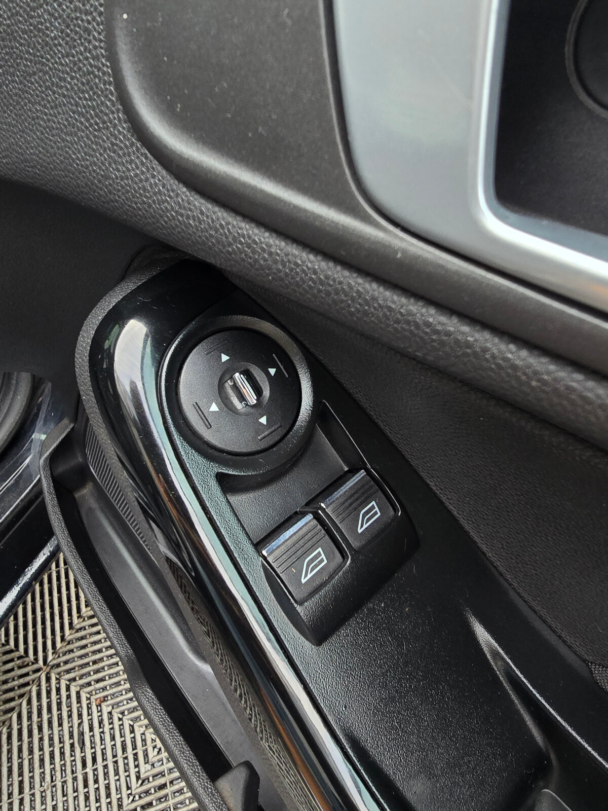 2014 Ford Fiesta ZETEC 1.0 PETROL - Image 19