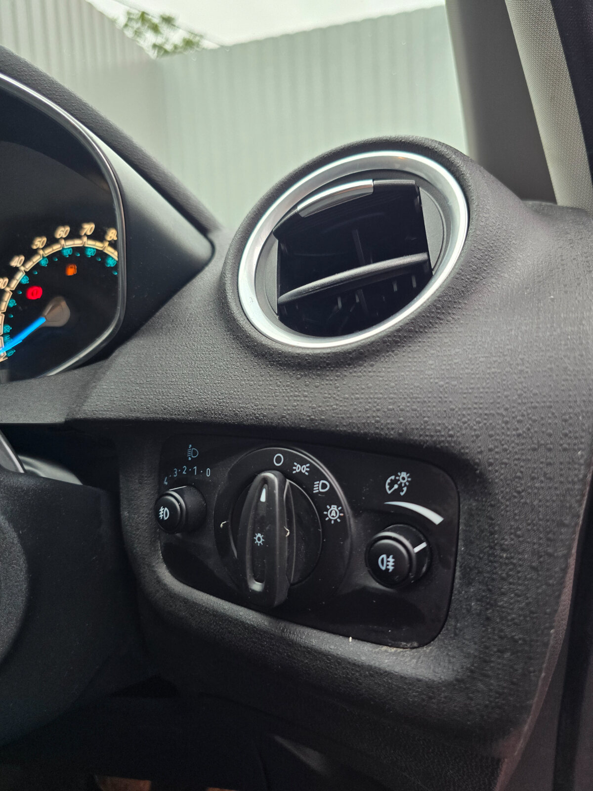 2015 Ford Fiesta TITANIUM X 1.0 PETROL - Image 19