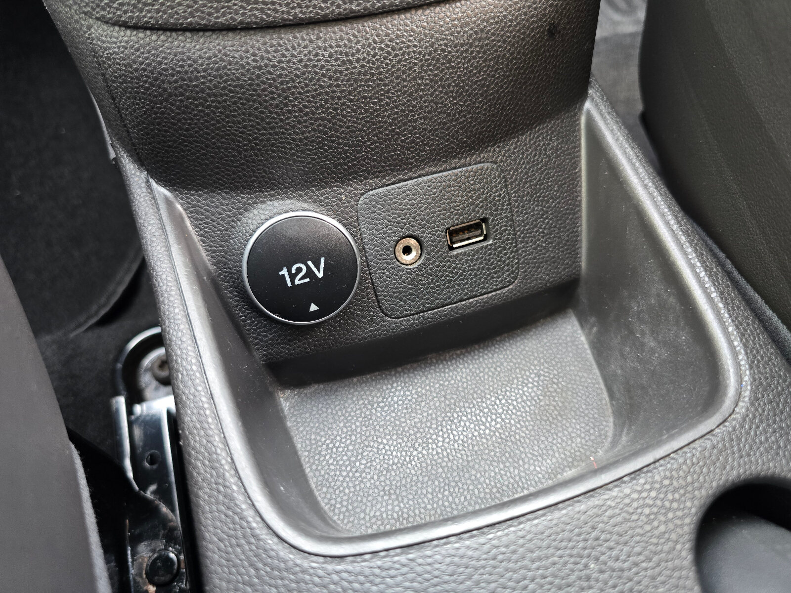 2014 Ford Fiesta SPECIAL ZETEC 1.0 PETROL - Image 14