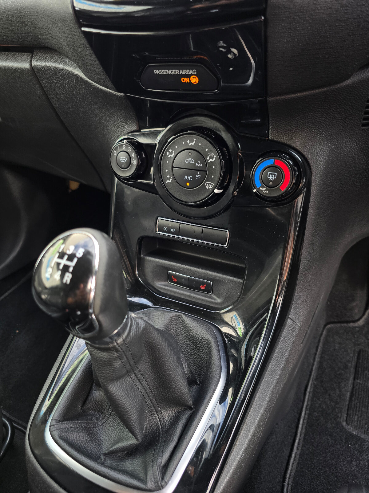 2014 Ford Fiesta SPECIAL ZETEC 1.0 PETROL - Image 15