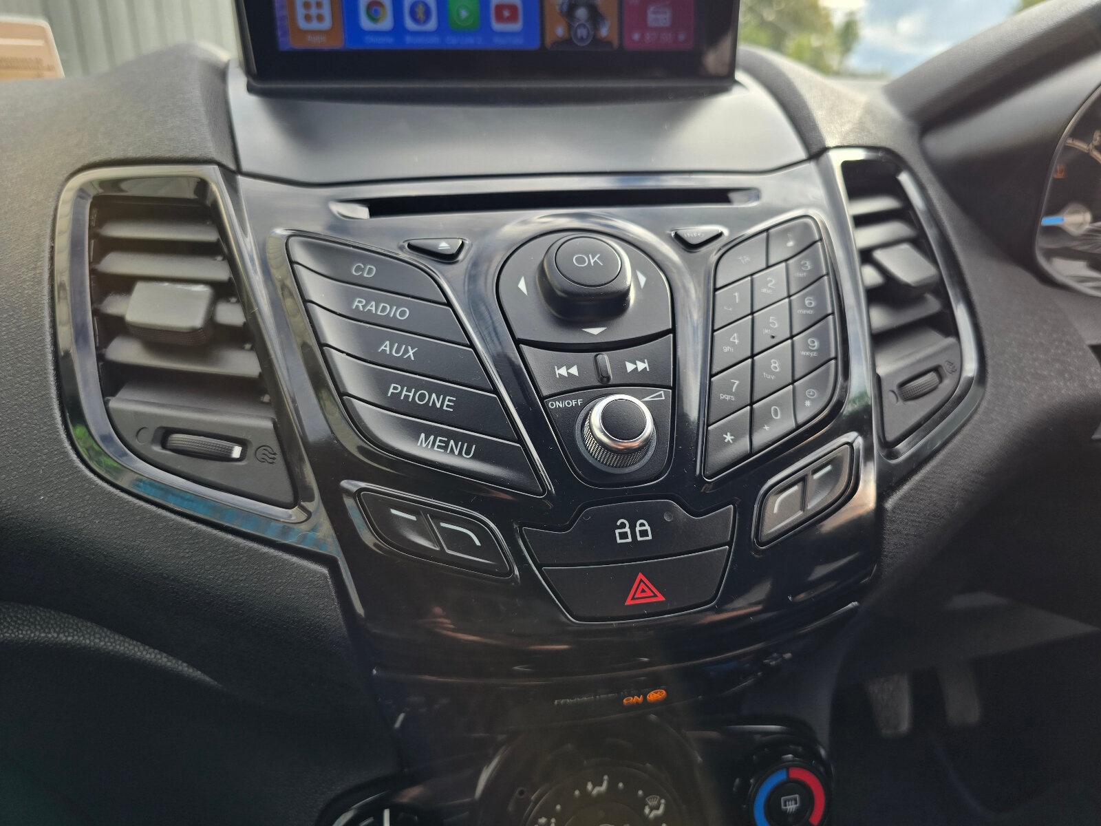 2014 Ford Fiesta SPECIAL ZETEC 1.0 PETROL - Image 16