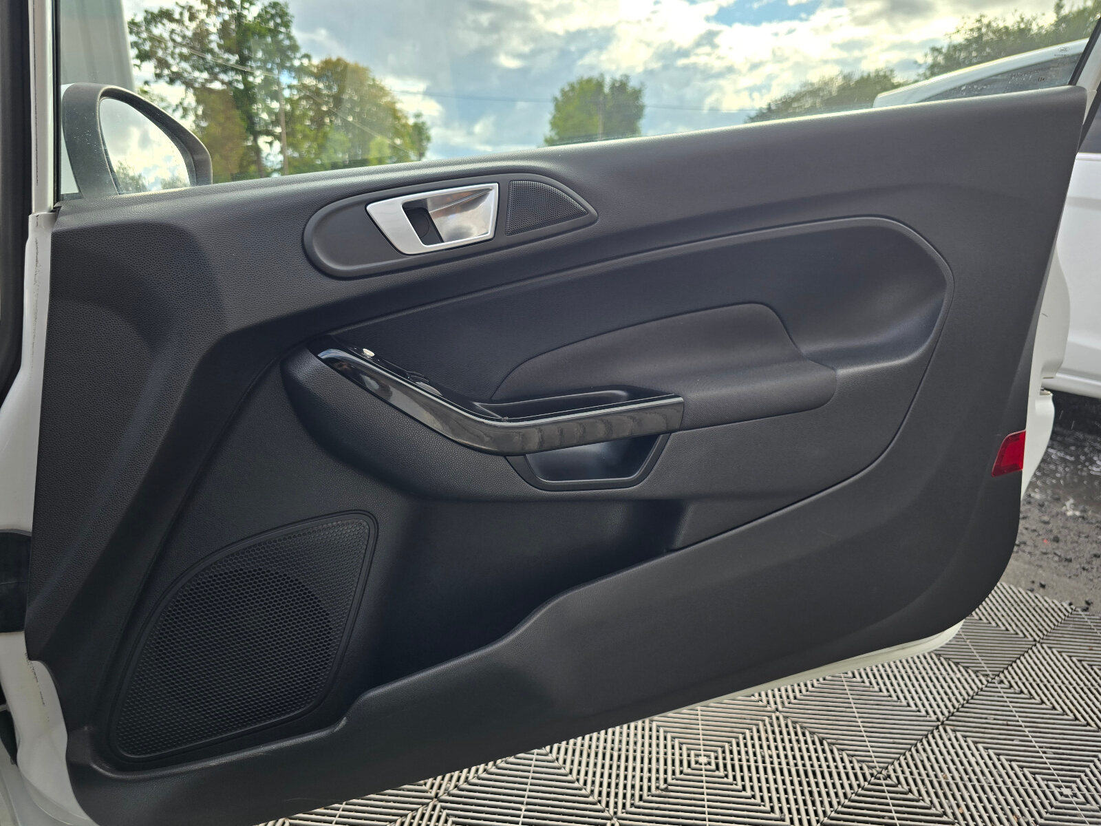 2014 Ford Fiesta SPECIAL ZETEC 1.0 PETROL - Image 19