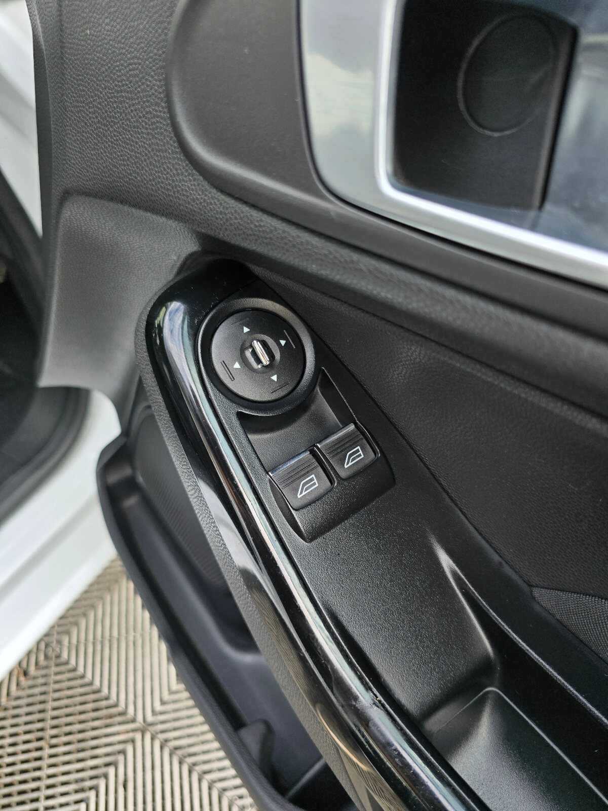 2014 Ford Fiesta SPECIAL ZETEC 1.0 PETROL - Image 20