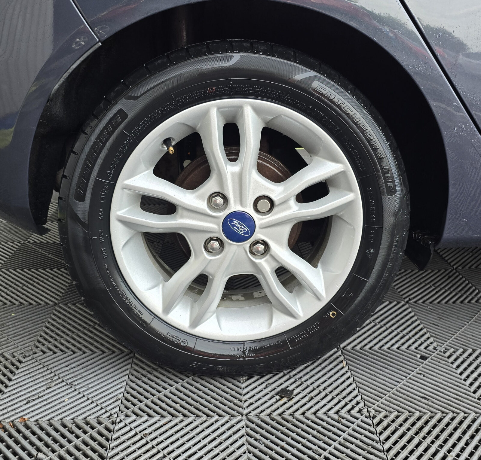 2014 Ford Fiesta ZETEC 1.0 PETROL - Image 10