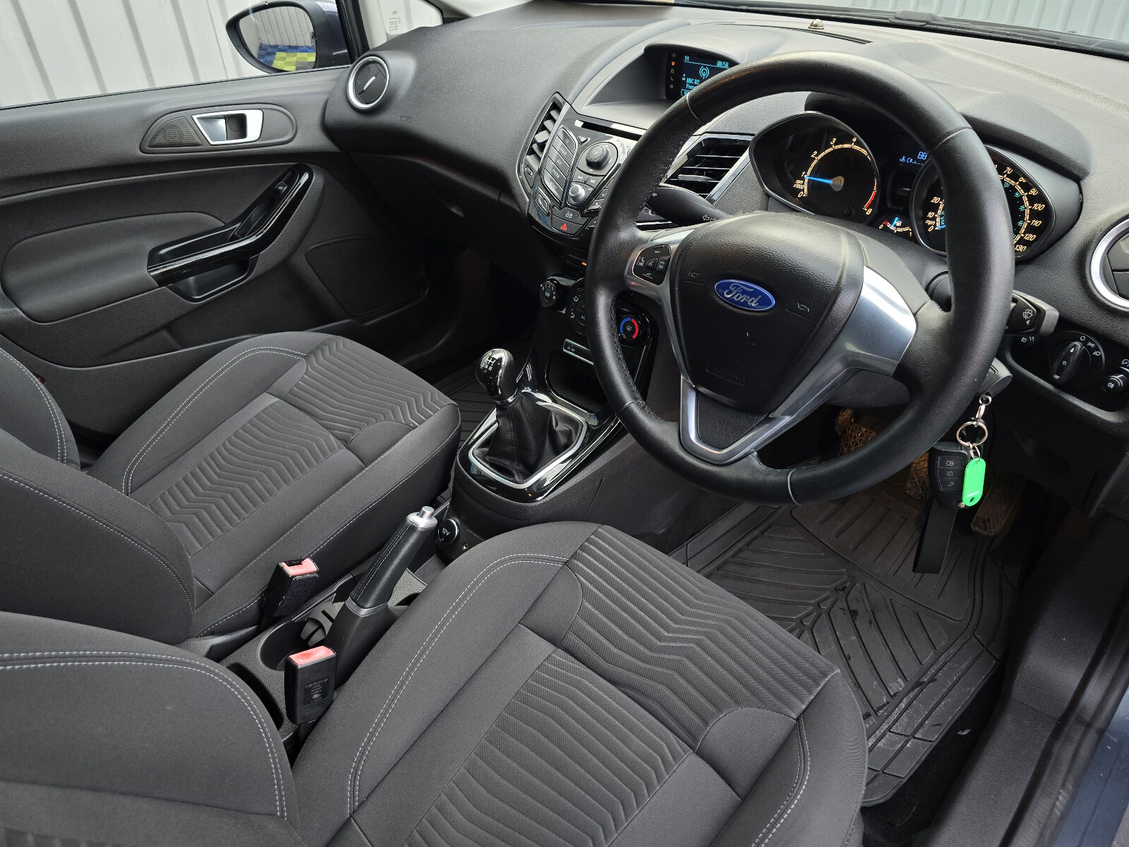 2014 Ford Fiesta ZETEC 1.0 PETROL - Image 12