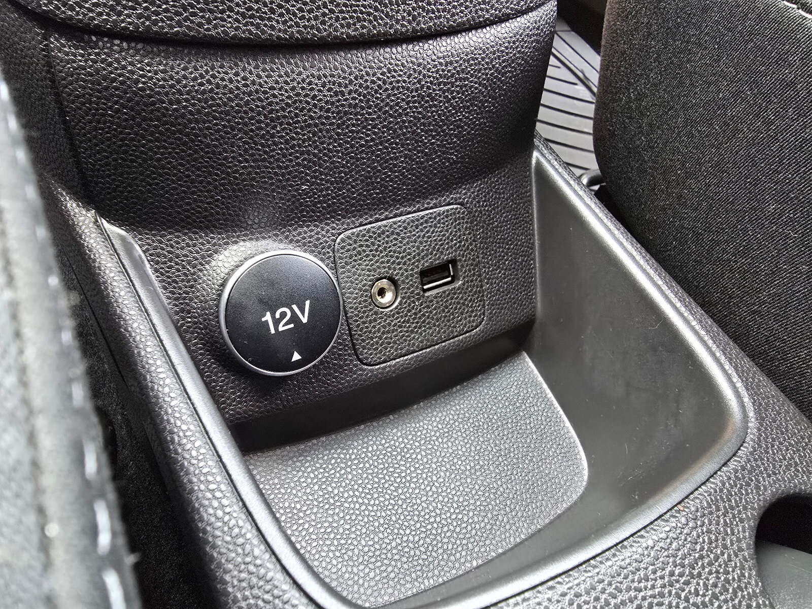 2014 Ford Fiesta ZETEC 1.0 PETROL - Image 14