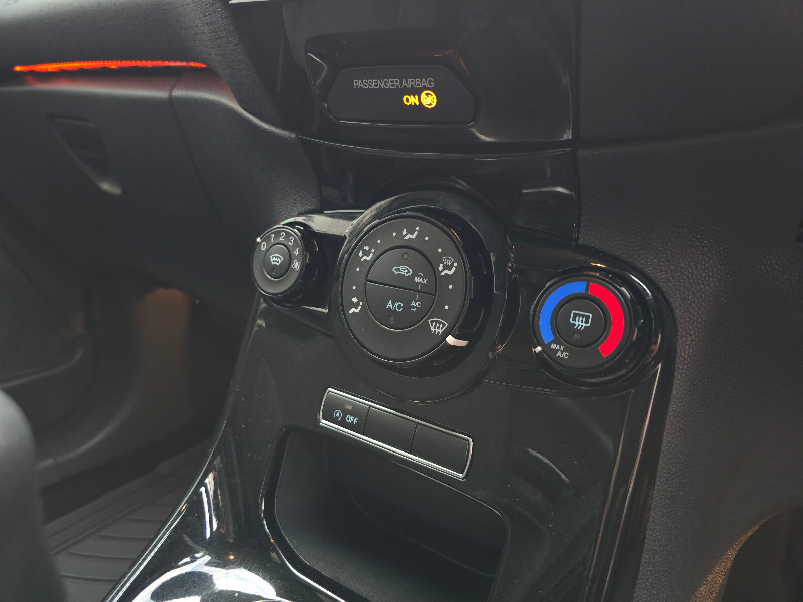 2014 Ford Fiesta ZETEC 1.0 PETROL - Image 15