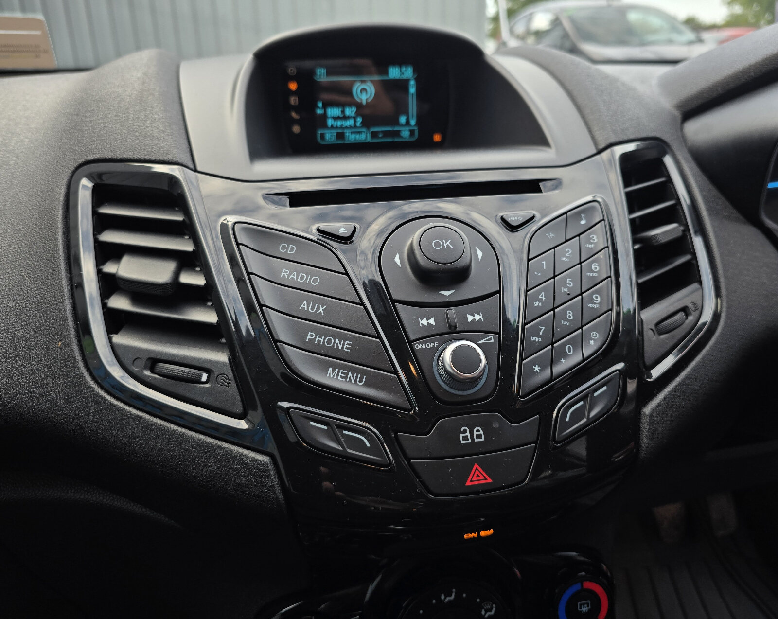 2014 Ford Fiesta ZETEC 1.0 PETROL - Image 16