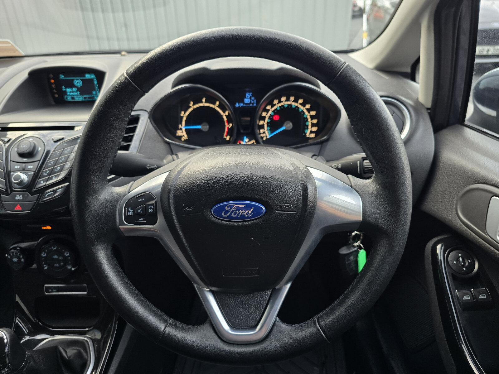 2014 Ford Fiesta ZETEC 1.0 PETROL - Image 17