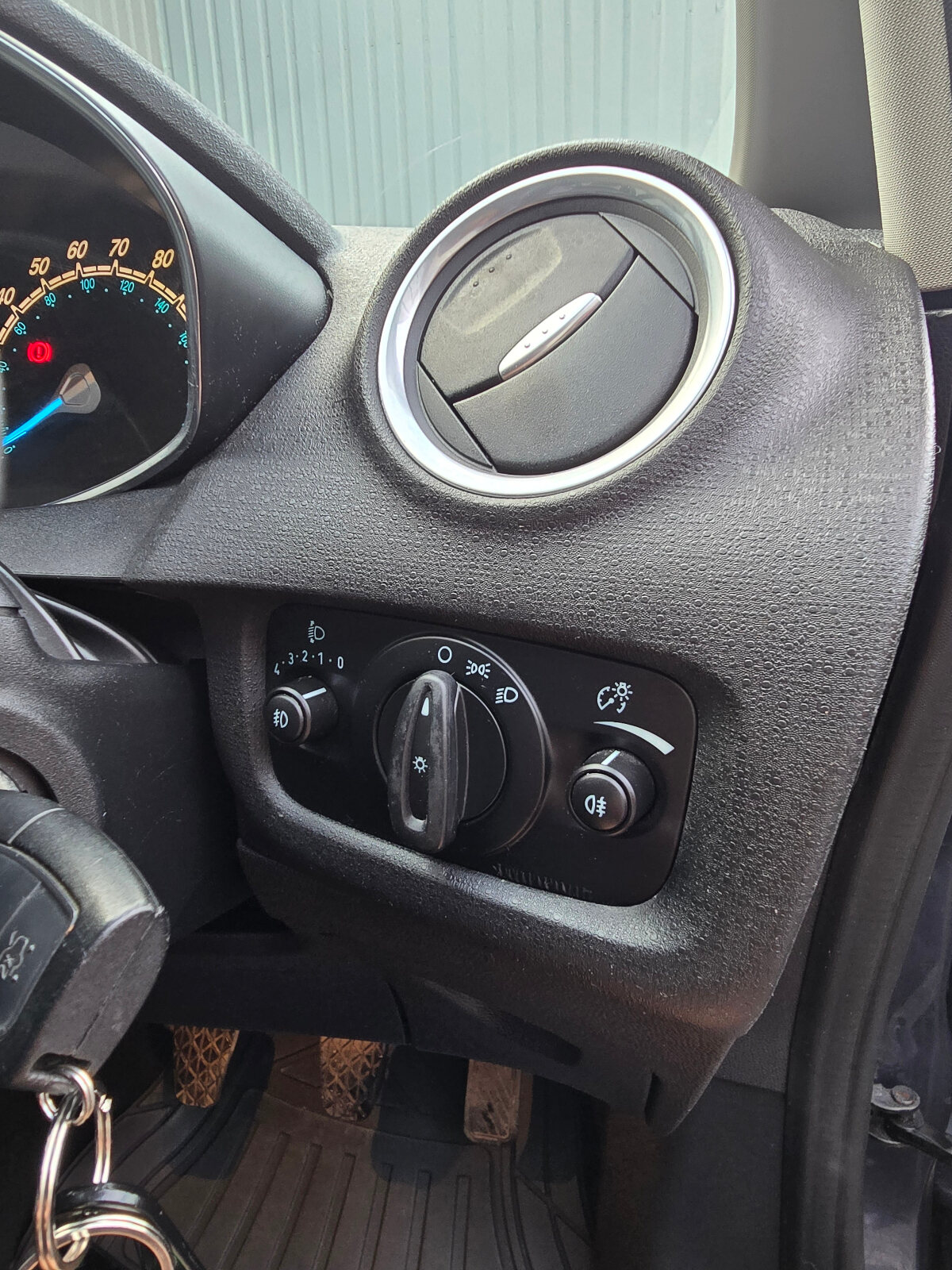 2014 Ford Fiesta ZETEC 1.0 PETROL - Image 18