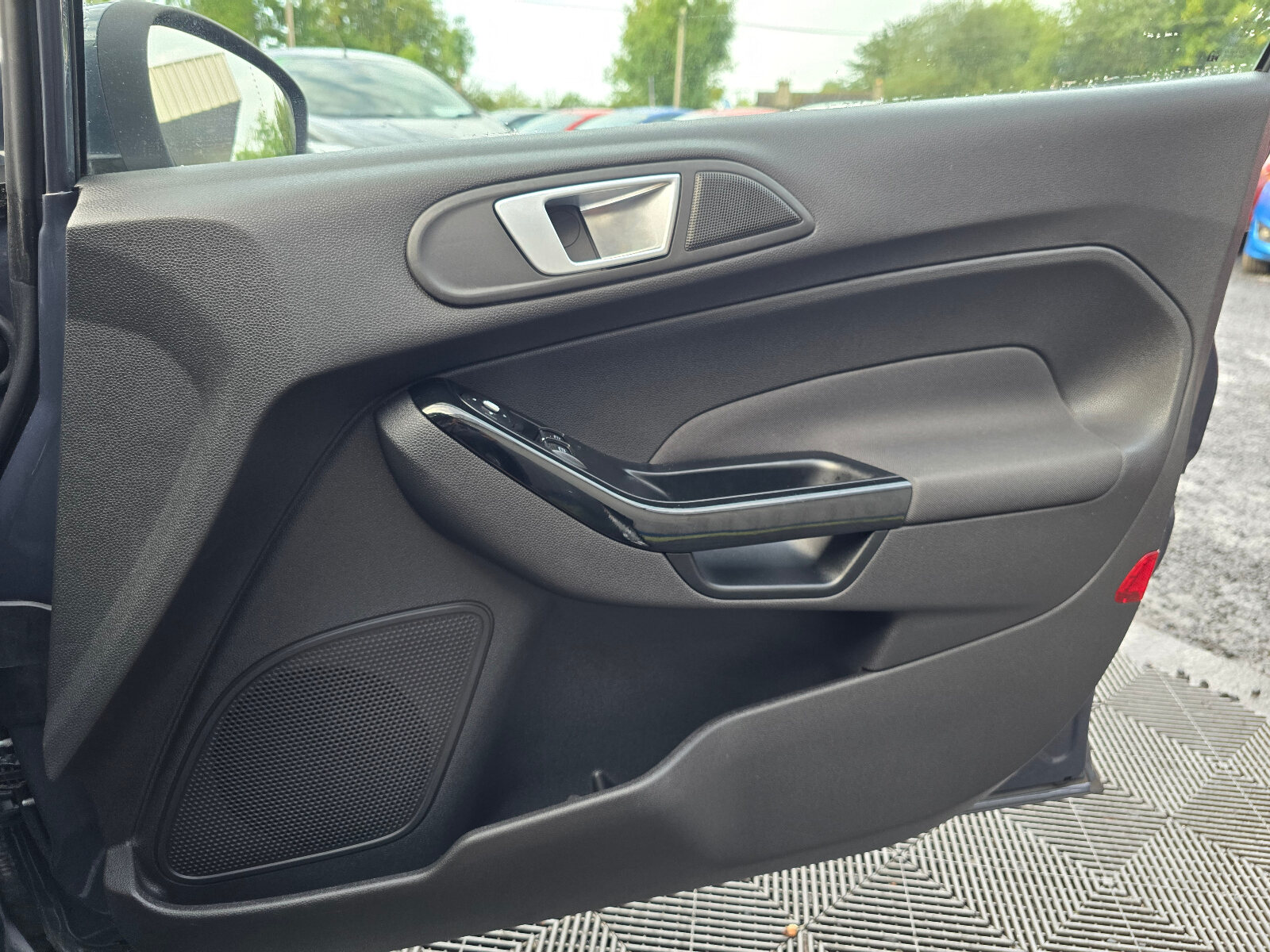 2014 Ford Fiesta ZETEC 1.0 PETROL - Image 19