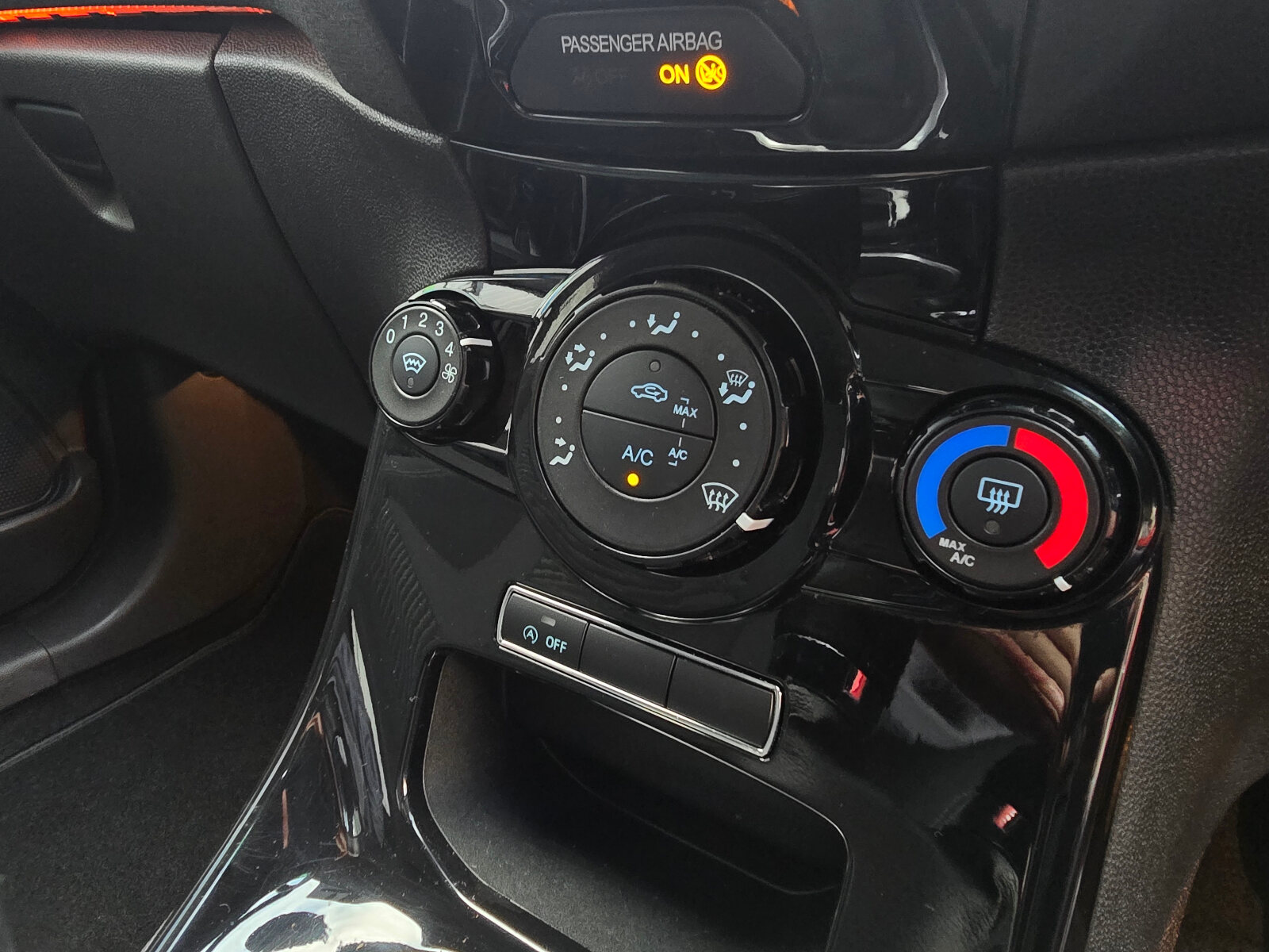 2013 Ford Fiesta 1.0 PETROL - Image 15