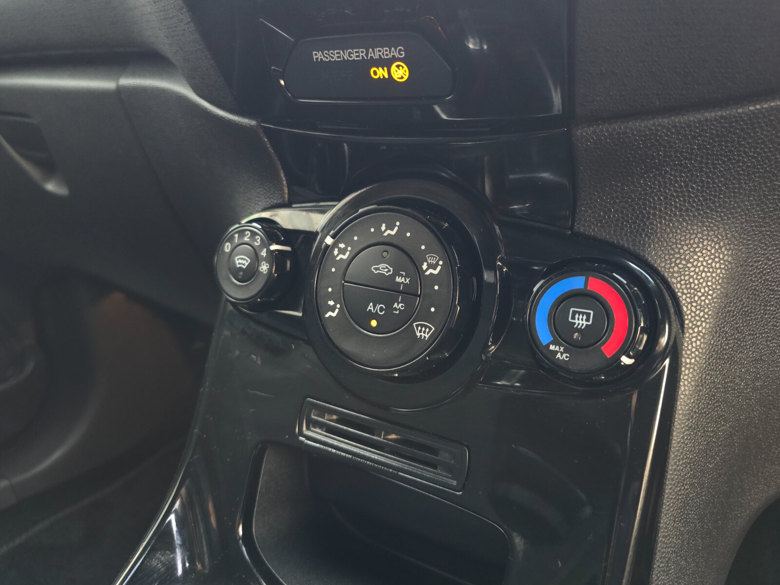2013 Ford Fiesta 1.2 PETROL - Image 14