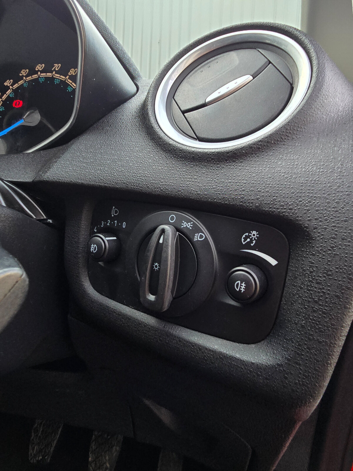 2013 Ford Fiesta 1.2 PETROL - Image 19