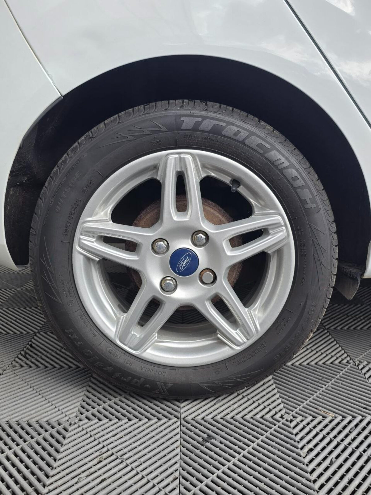 2014 Ford Fiesta ZETEC 1.2 PETROL - Image 10