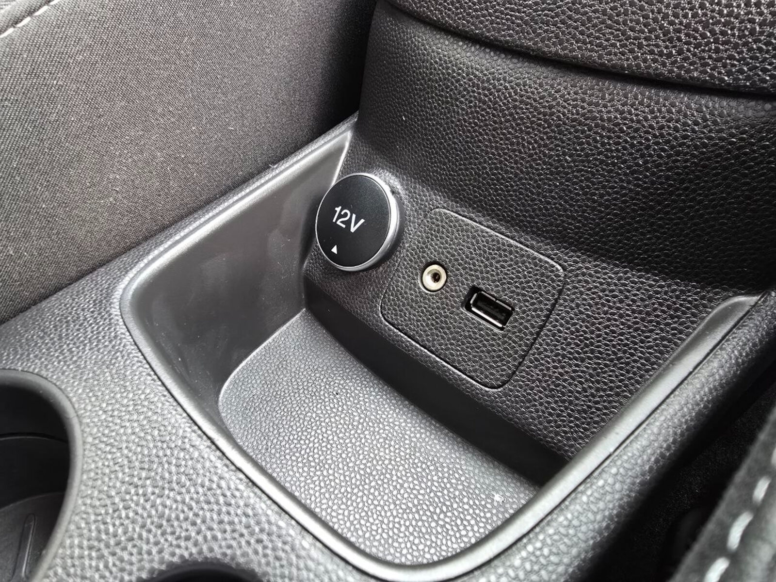 2014 Ford Fiesta ZETEC 1.2 PETROL - Image 15