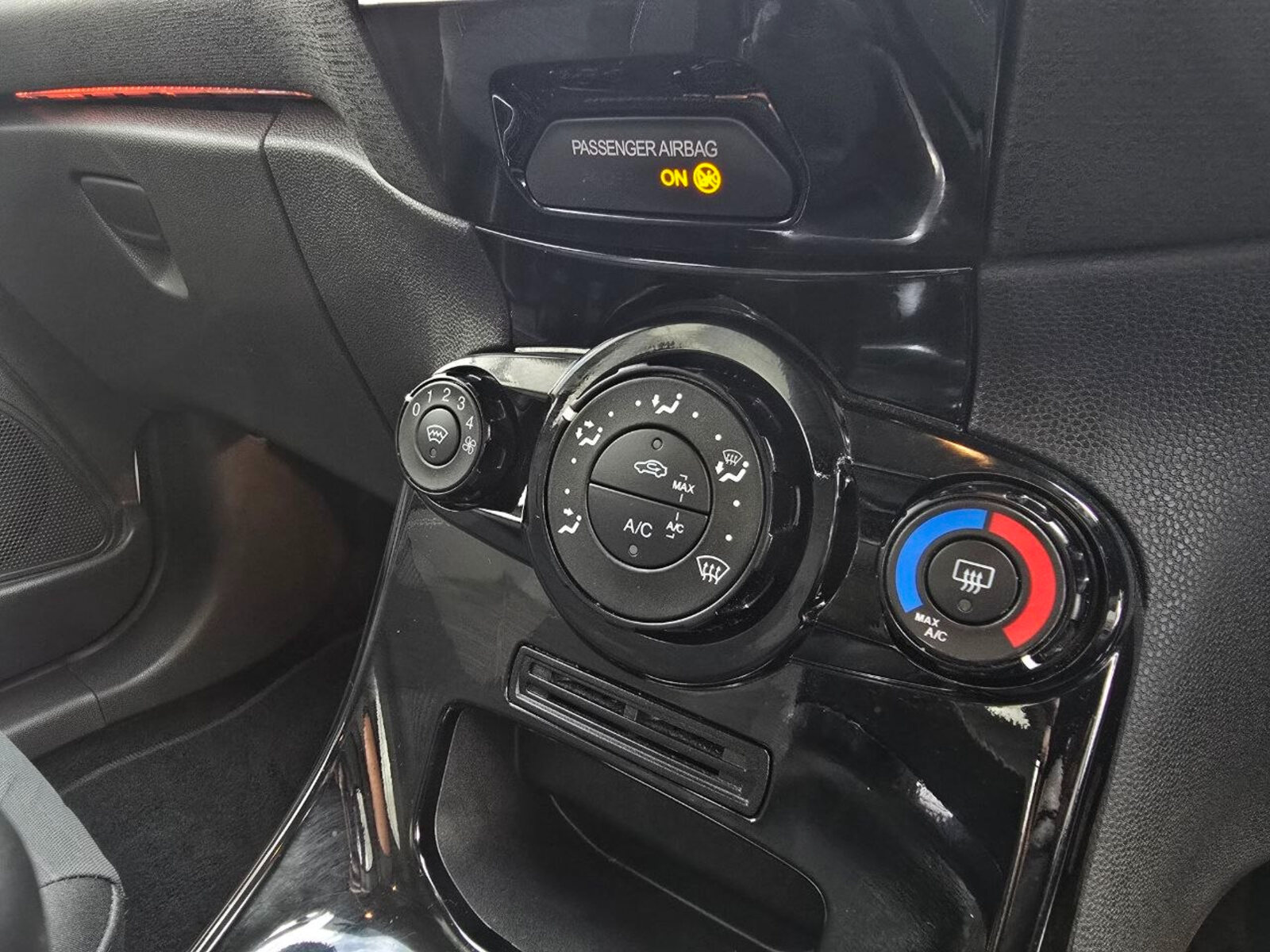 2014 Ford Fiesta ZETEC 1.2 PETROL - Image 16