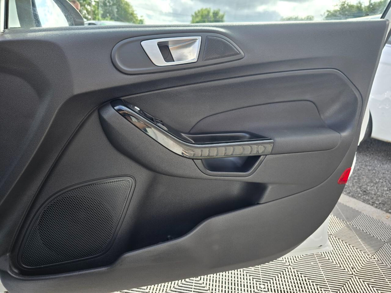 2014 Ford Fiesta ZETEC 1.2 PETROL - Image 20