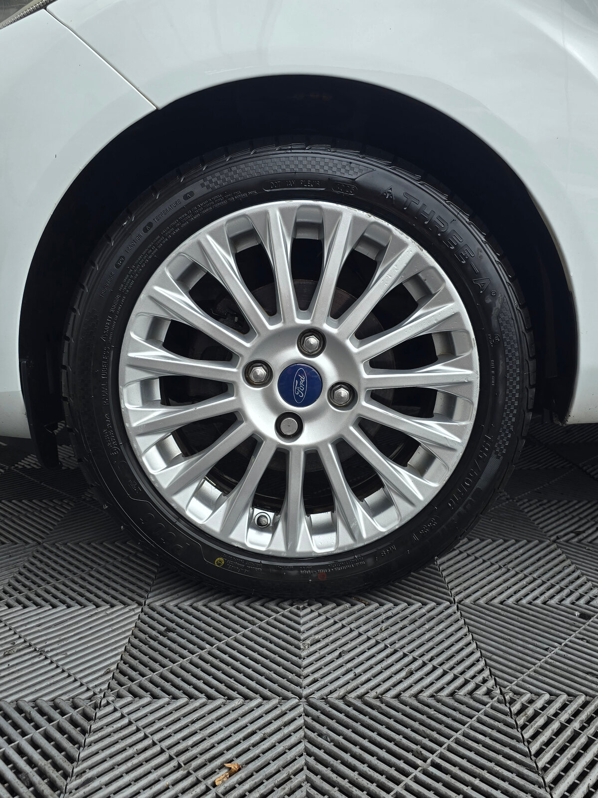 2014 Ford Fiesta TITANIUM 1.0 PETROL - Image 10