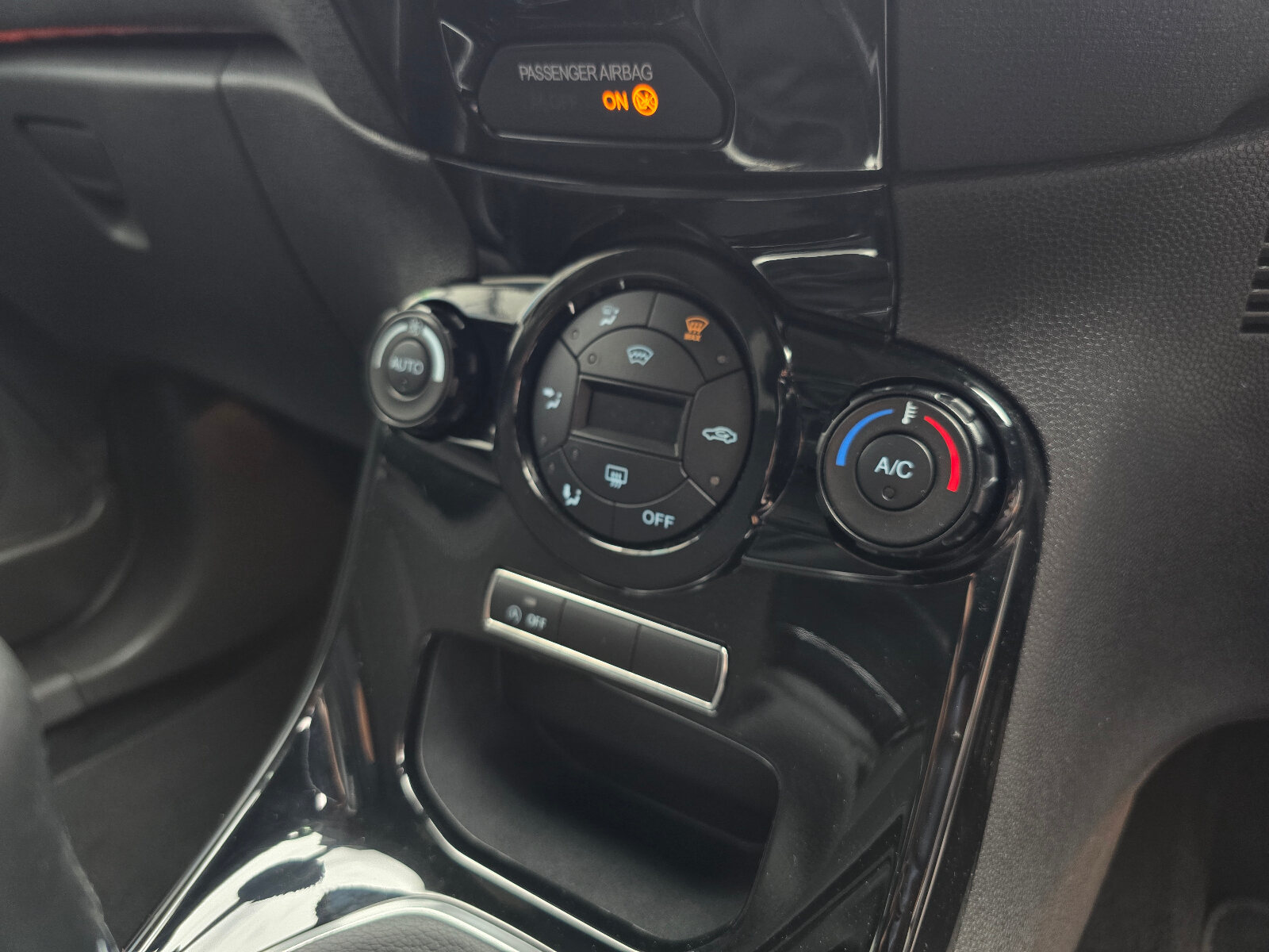 2014 Ford Fiesta TITANIUM 1.0 PETROL - Image 15