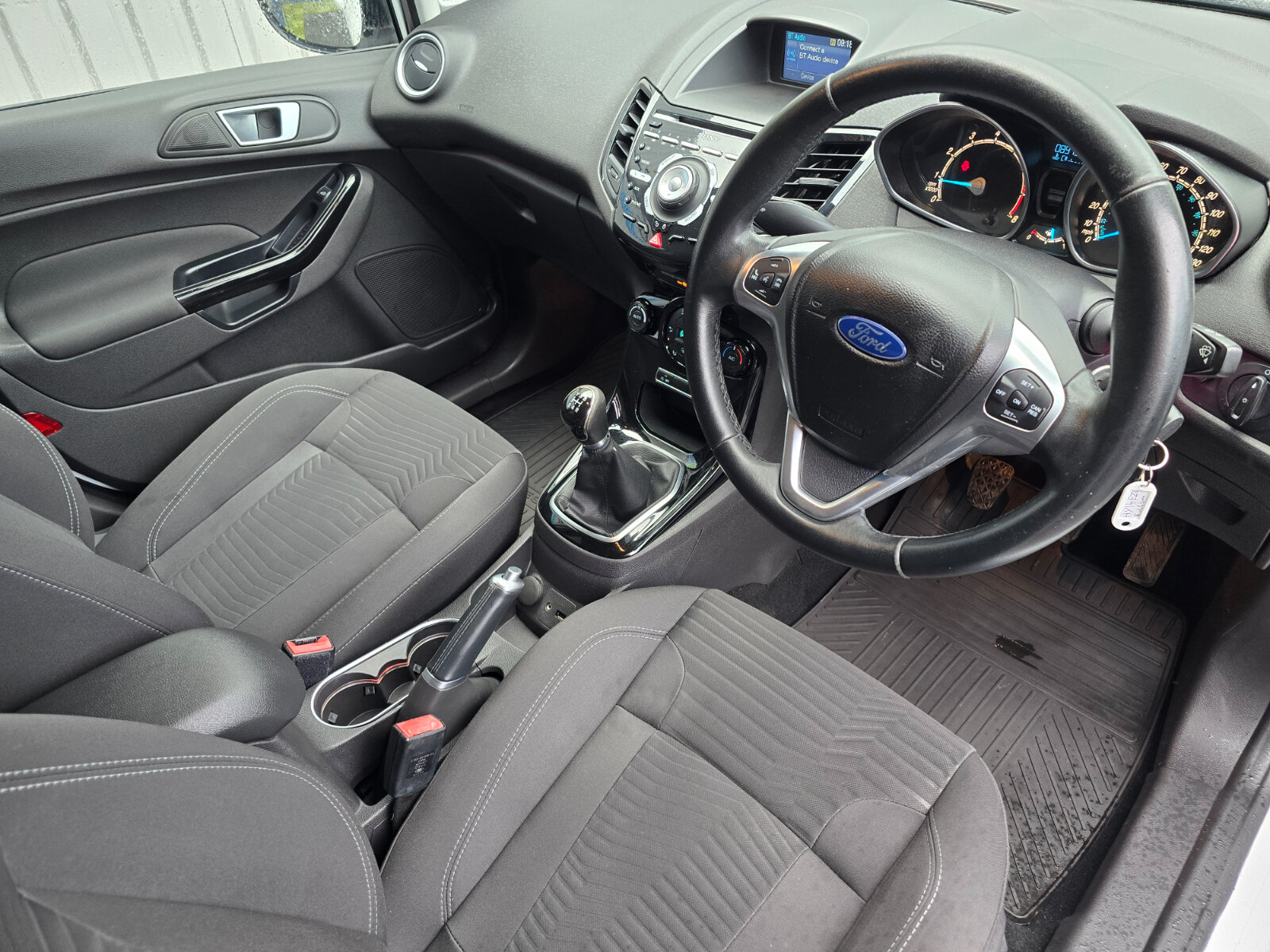 2014 Ford Fiesta TITANIUM 1.0 PETROL - Image 11