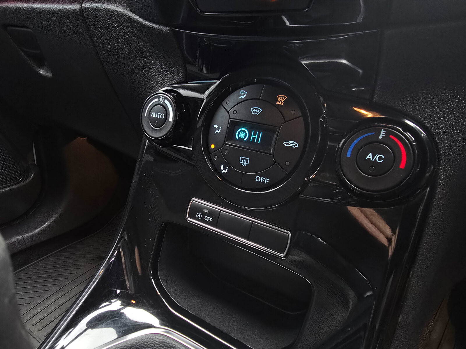2014 Ford Fiesta TITANIUM 1.0 PETROL - Image 15