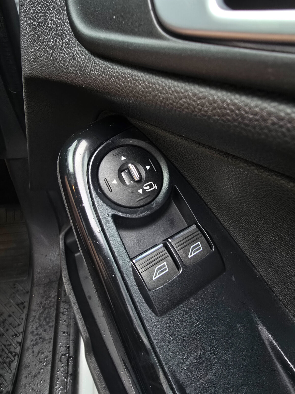 2014 Ford Fiesta TITANIUM 1.0 PETROL - Image 19