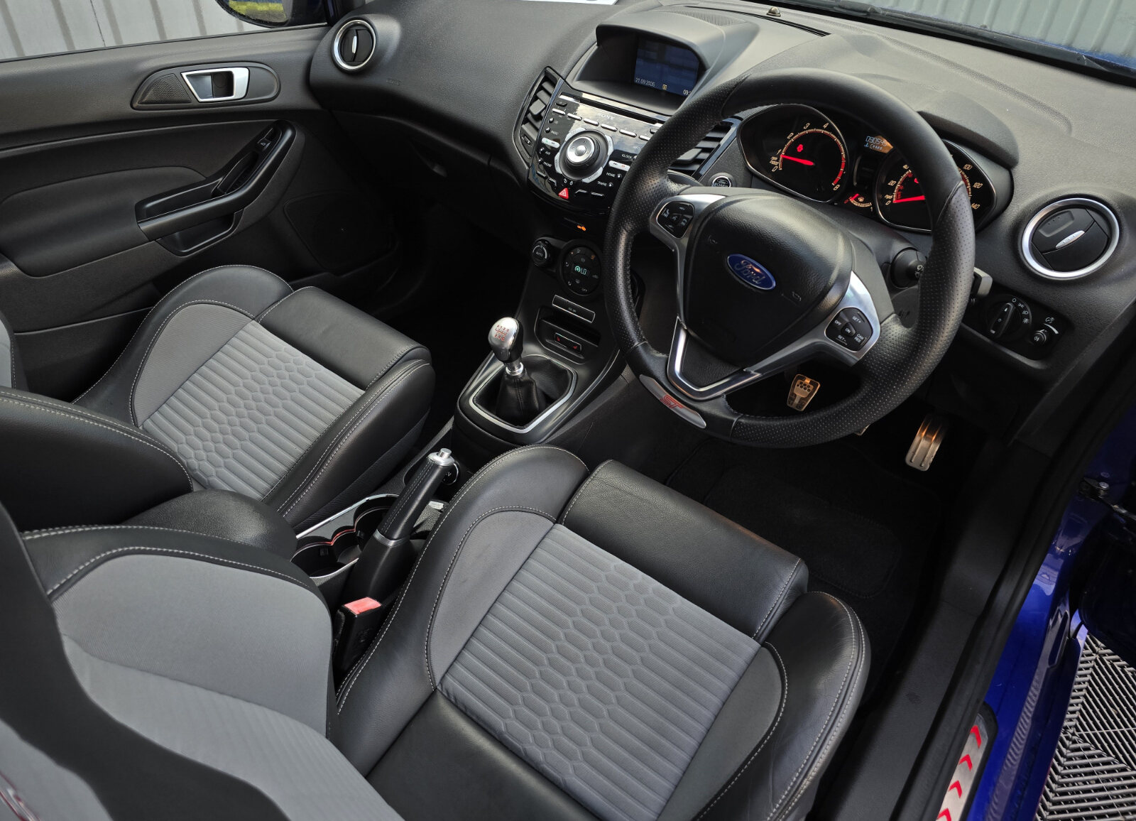 2014 Ford Fiesta ST-3 1.6 PETROL - Image 12