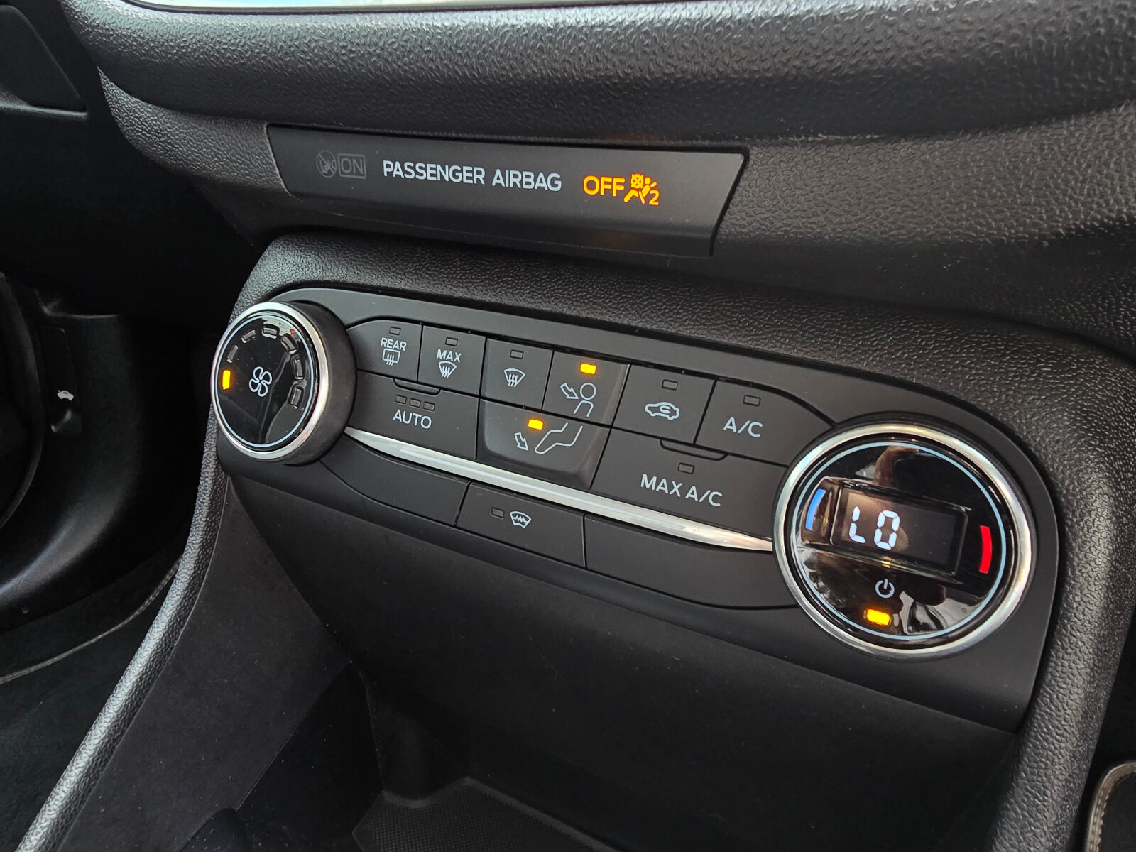 2018 Ford Fiesta TITANIUM 1.0 PETROL - Image 16