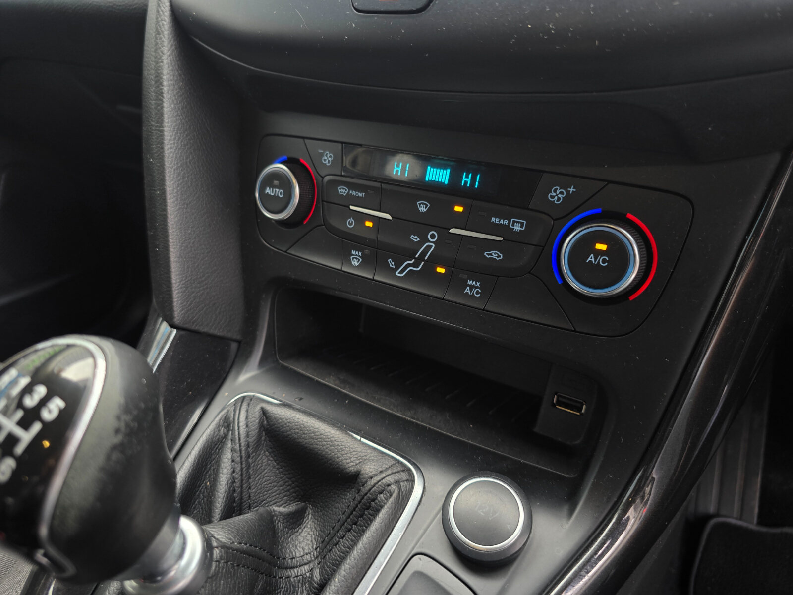 2018 Ford Focus Titanium 1.5 TDCi - Image 10