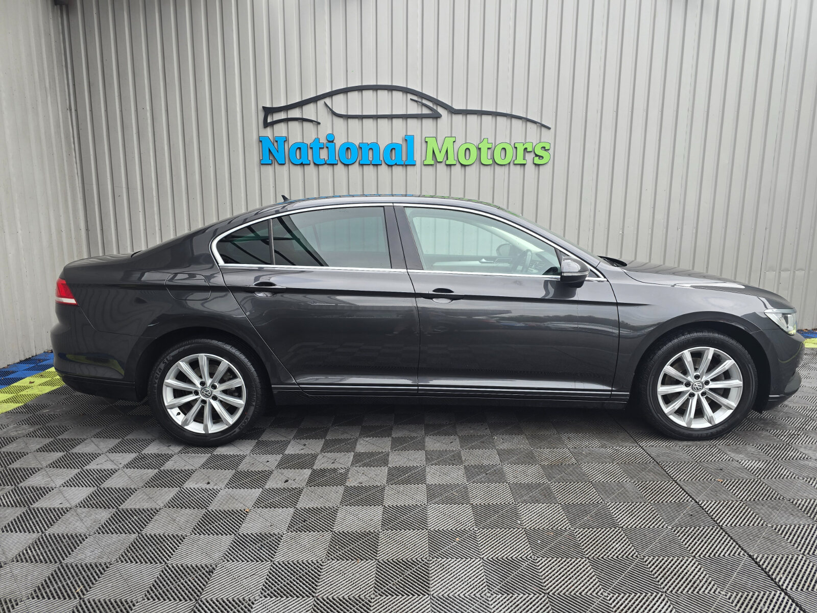 2018 Volkswagen Passat 2.0 TDI 18" wheels Highline - Image 2