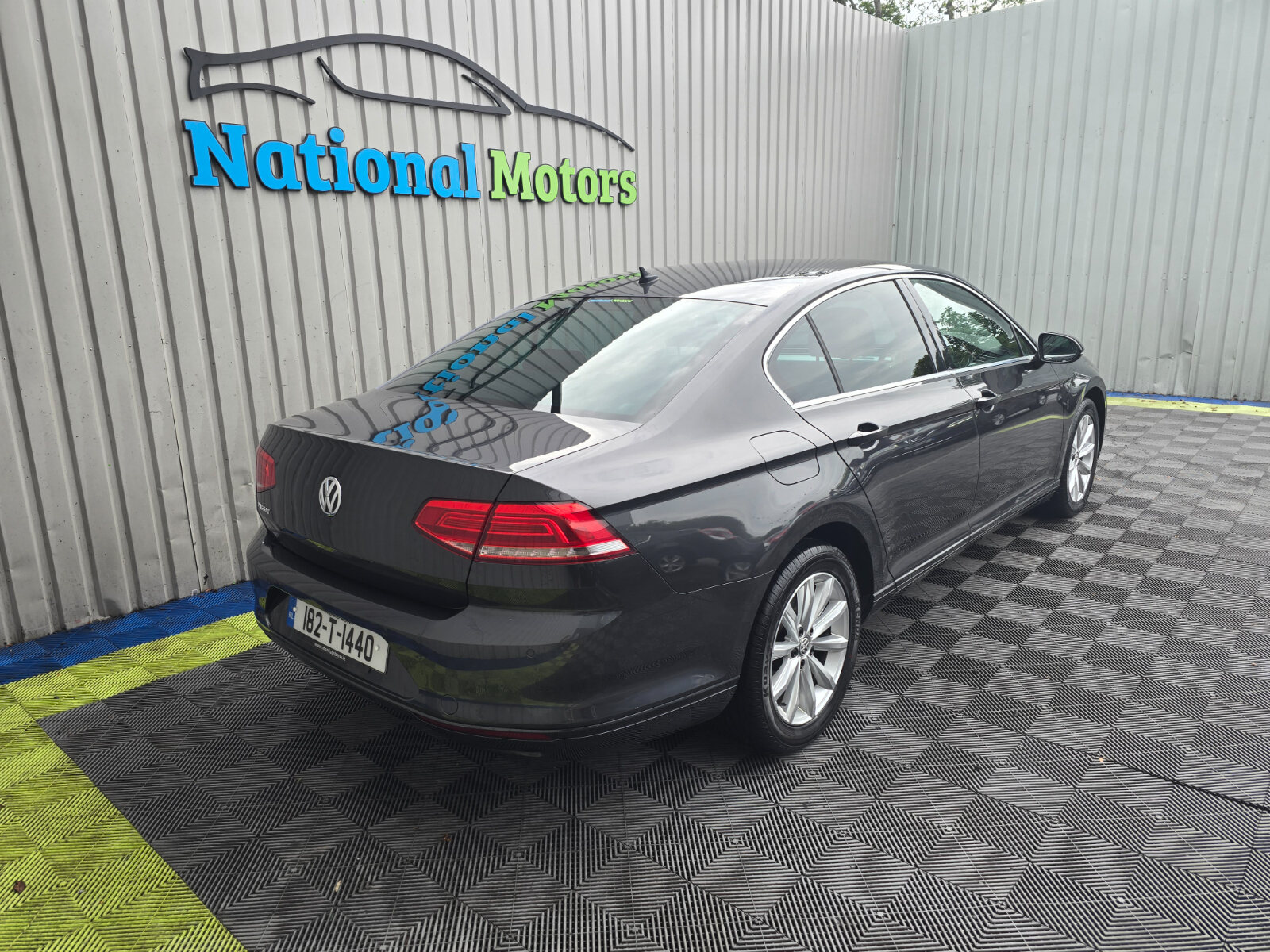 2018 Volkswagen Passat 2.0 TDI 18" wheels Highline - Image 3