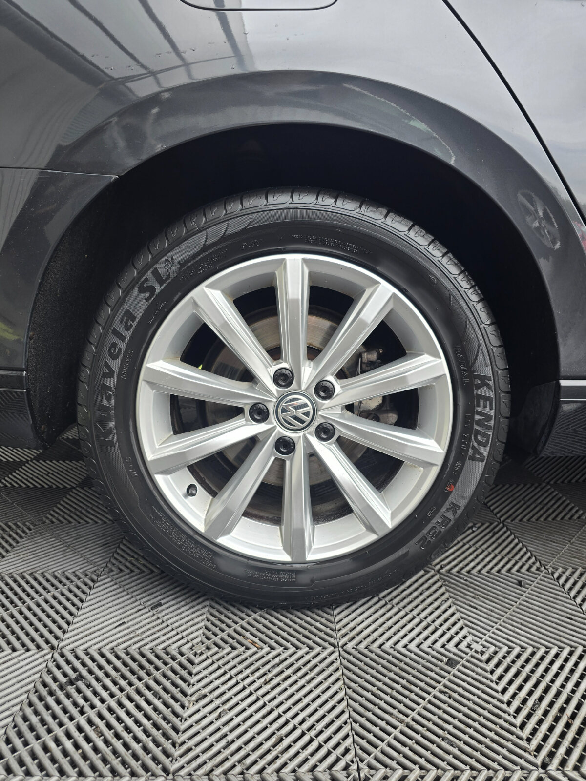 2018 Volkswagen Passat 2.0 TDI 18" wheels Highline - Image 10