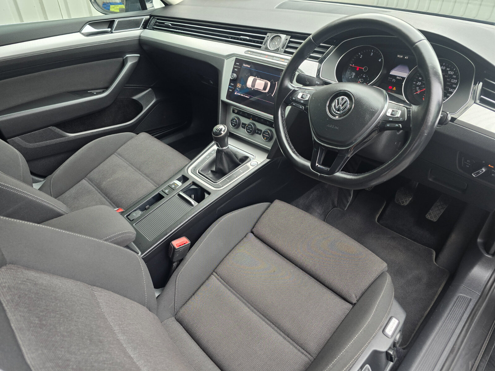 2018 Volkswagen Passat 2.0 TDI 18" wheels Highline - Image 12