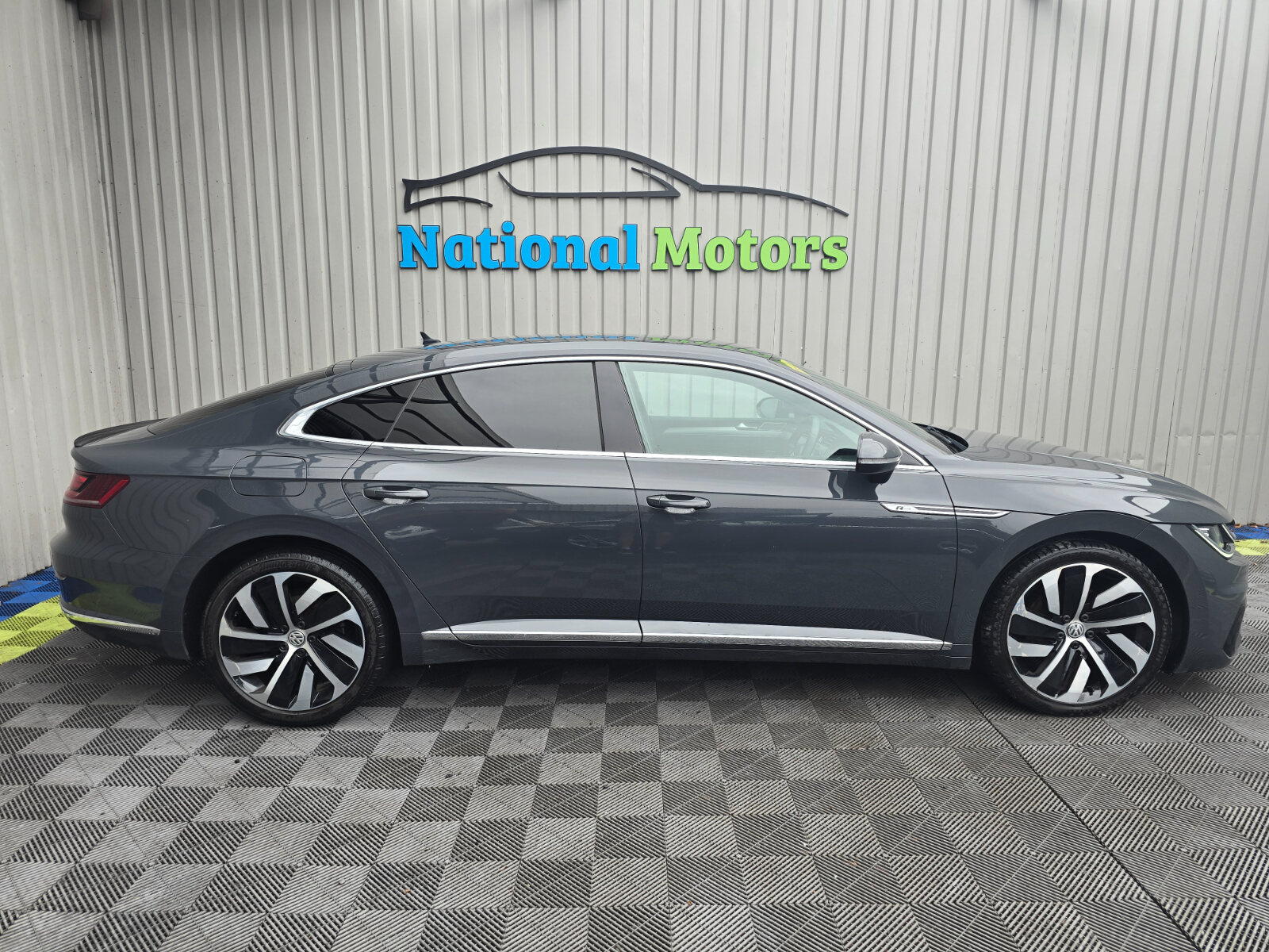 2018  Volkswagen Arteon 2.0TDI R-LINE - Image 2