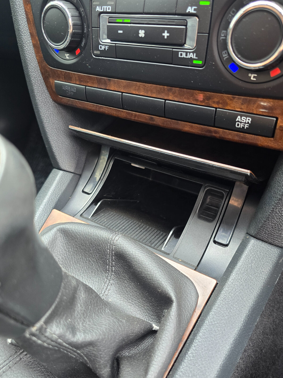 2012 Skoda Octavia 1.6 Elegance - Image 11