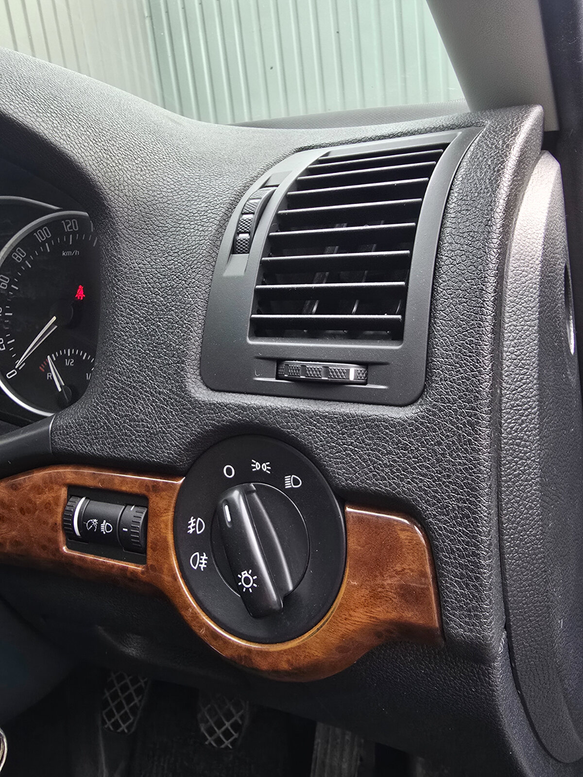 2012 Skoda Octavia 1.6 Elegance - Image 15