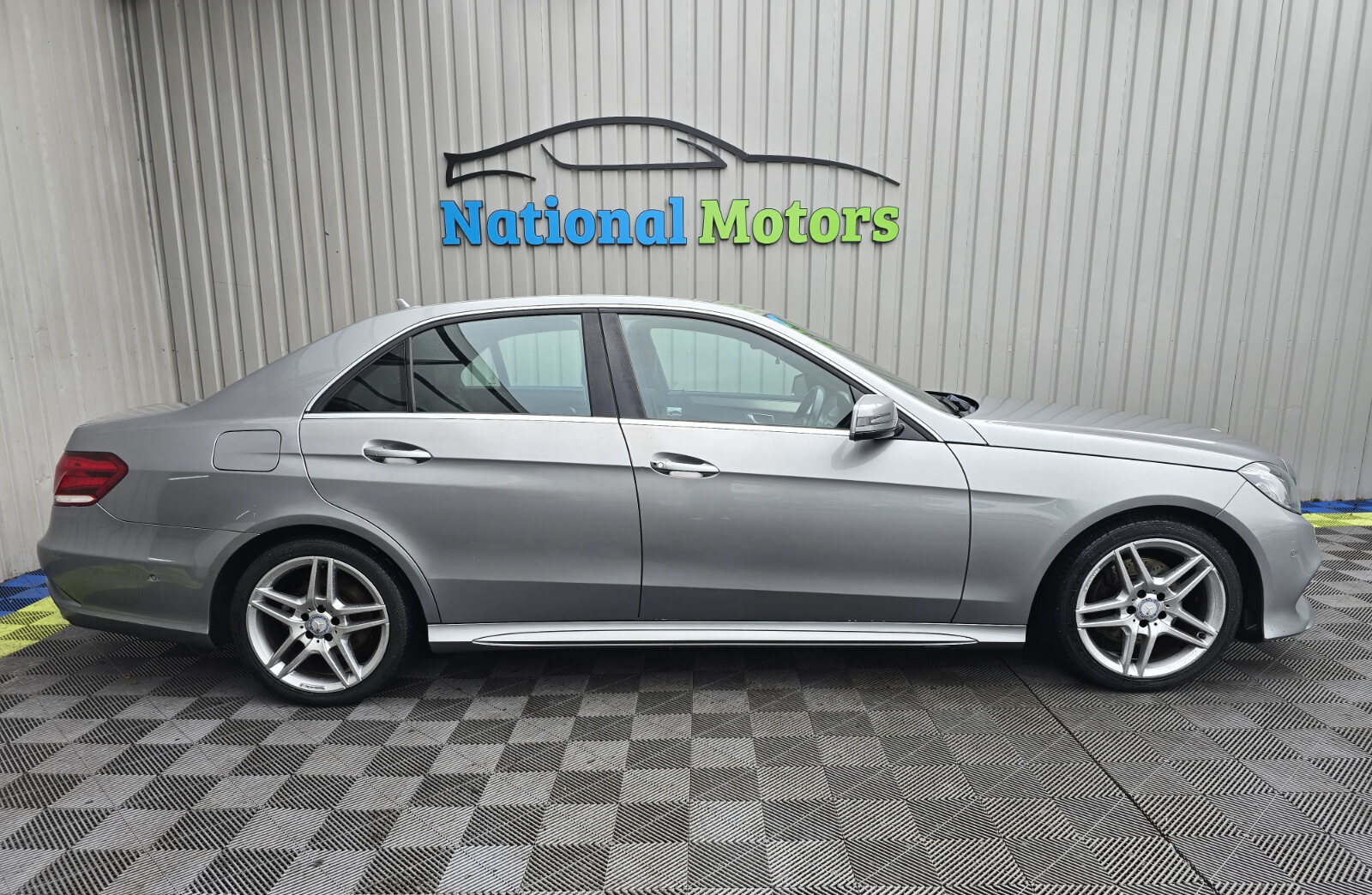 2014 Mercedes-Benz E-Class E 200 CDI BE Avantgarde - Image 2