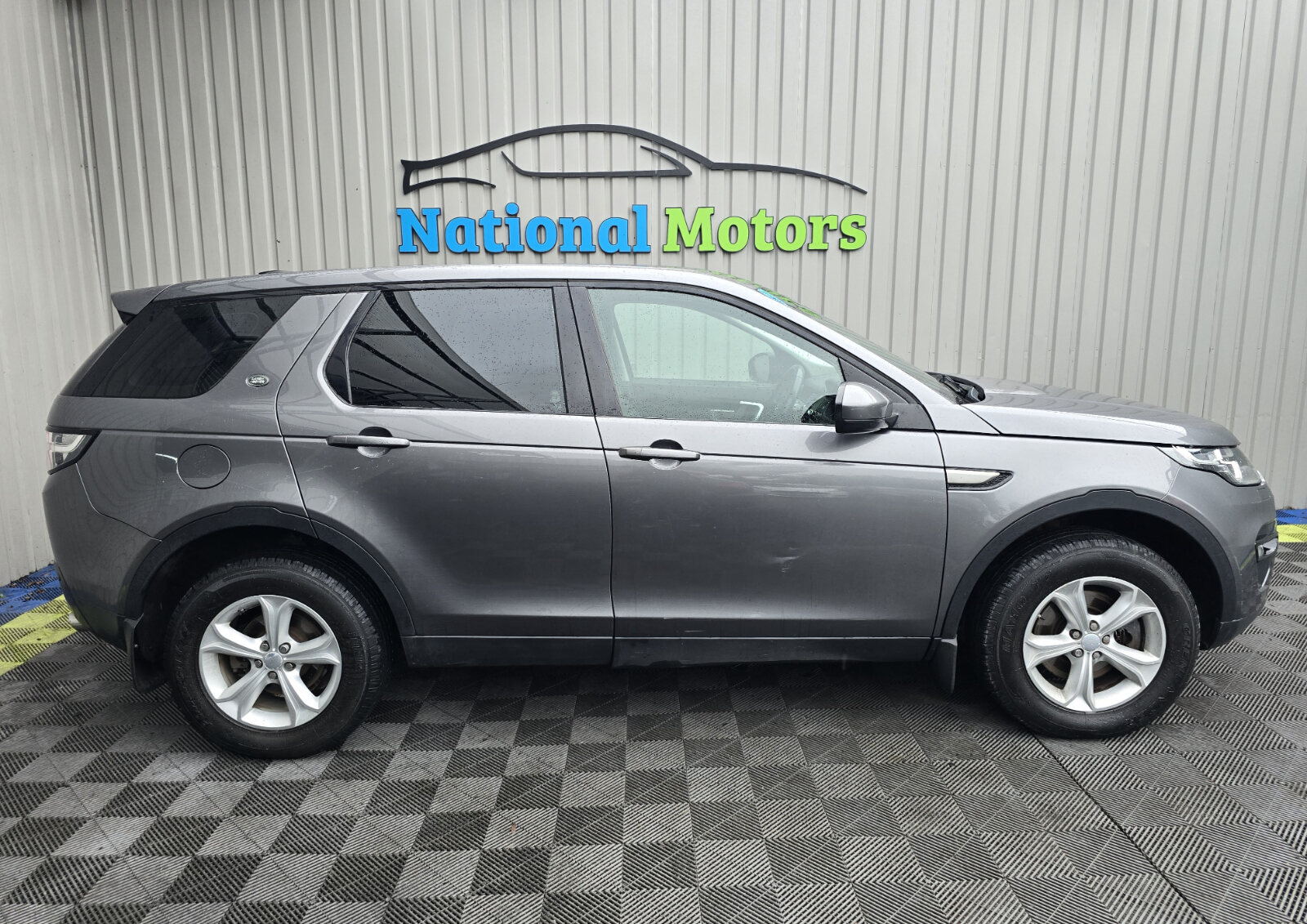 2016  Discovery Sport 2.0 TD4 AUTO SE - Image 2