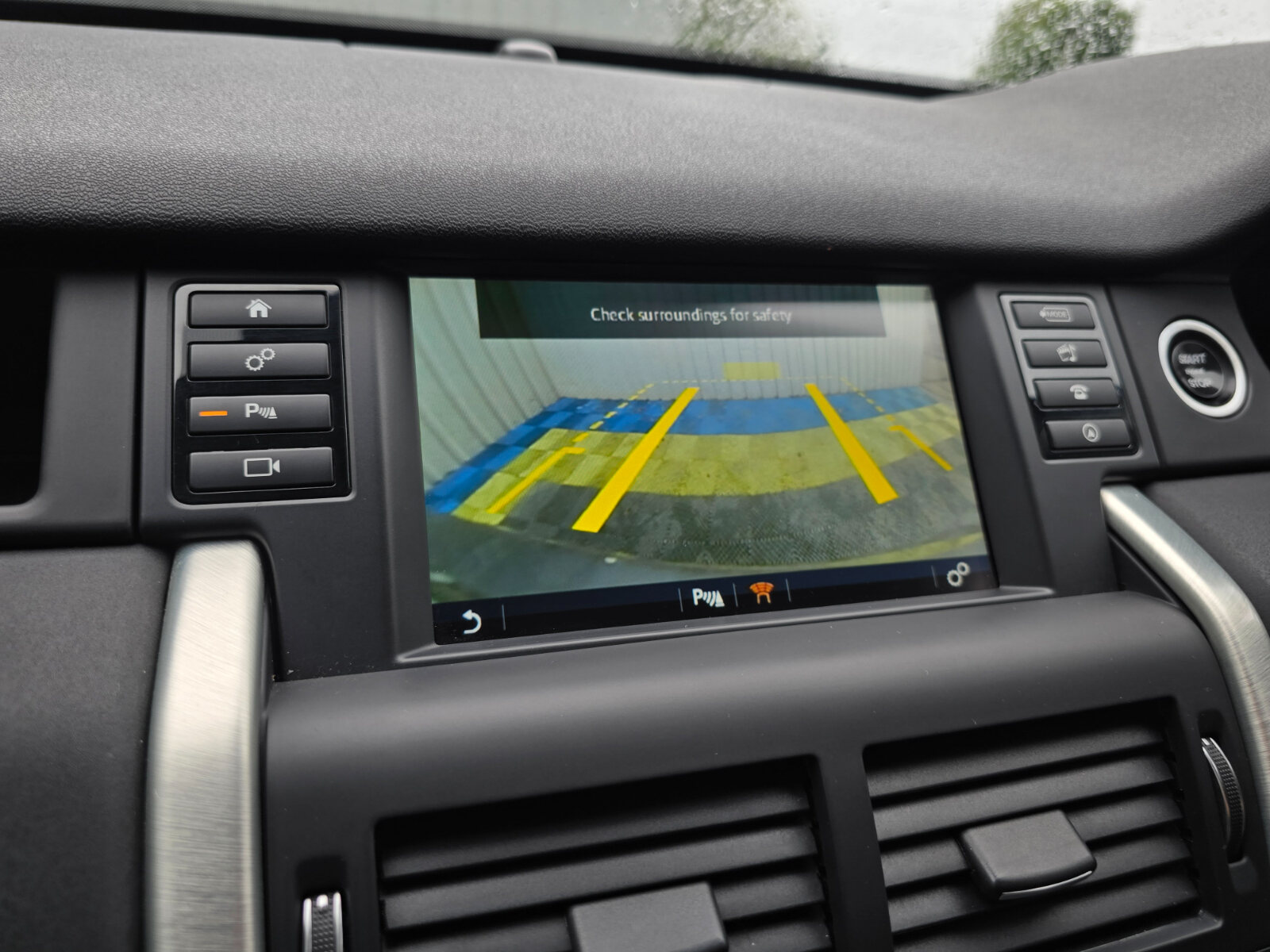 2016  Discovery Sport 2.0 TD4 AUTO SE - Image 18