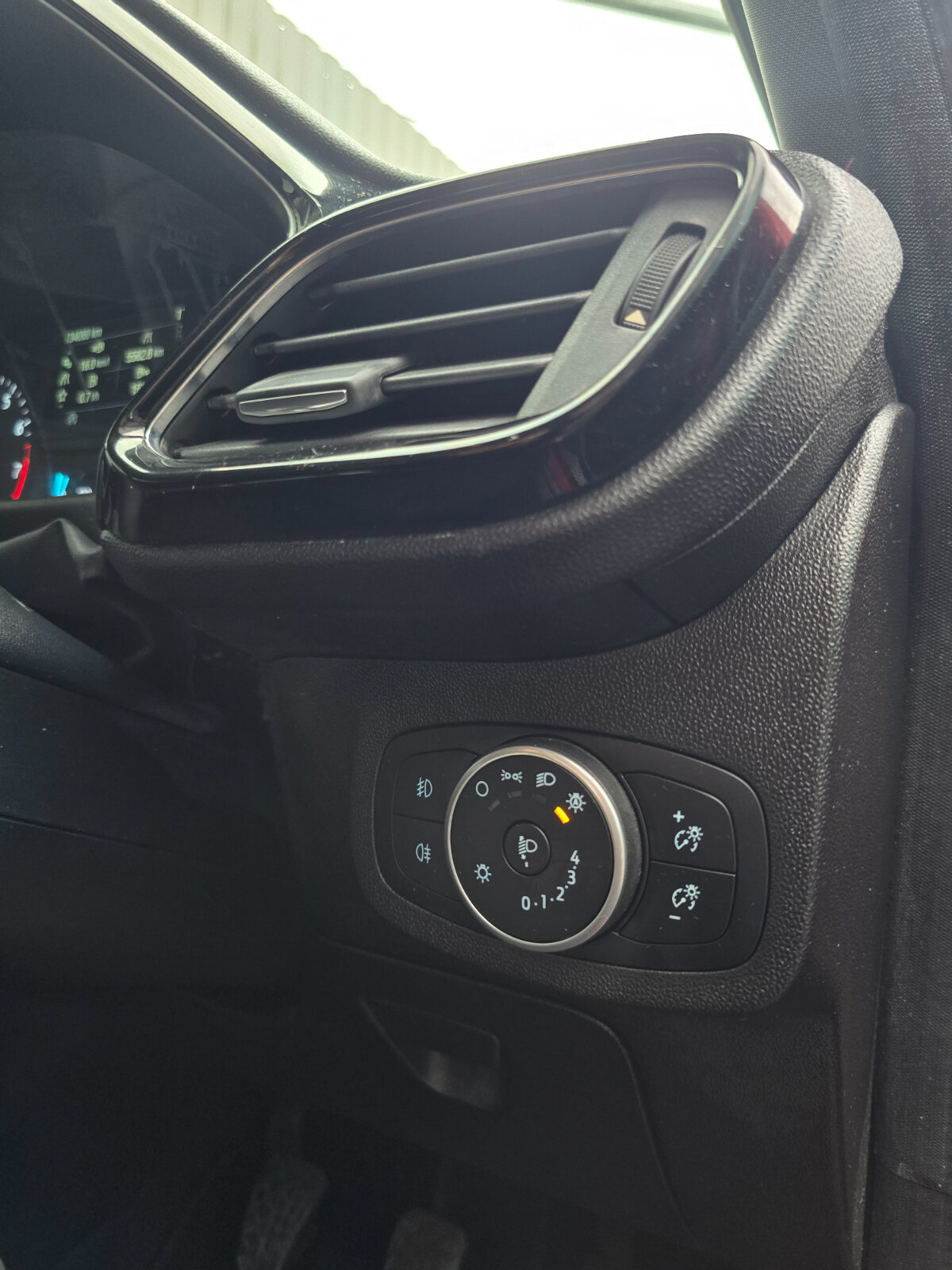 2018 Ford Fiesta 83k mi ZETEC 1.0 Petrol - Image 19