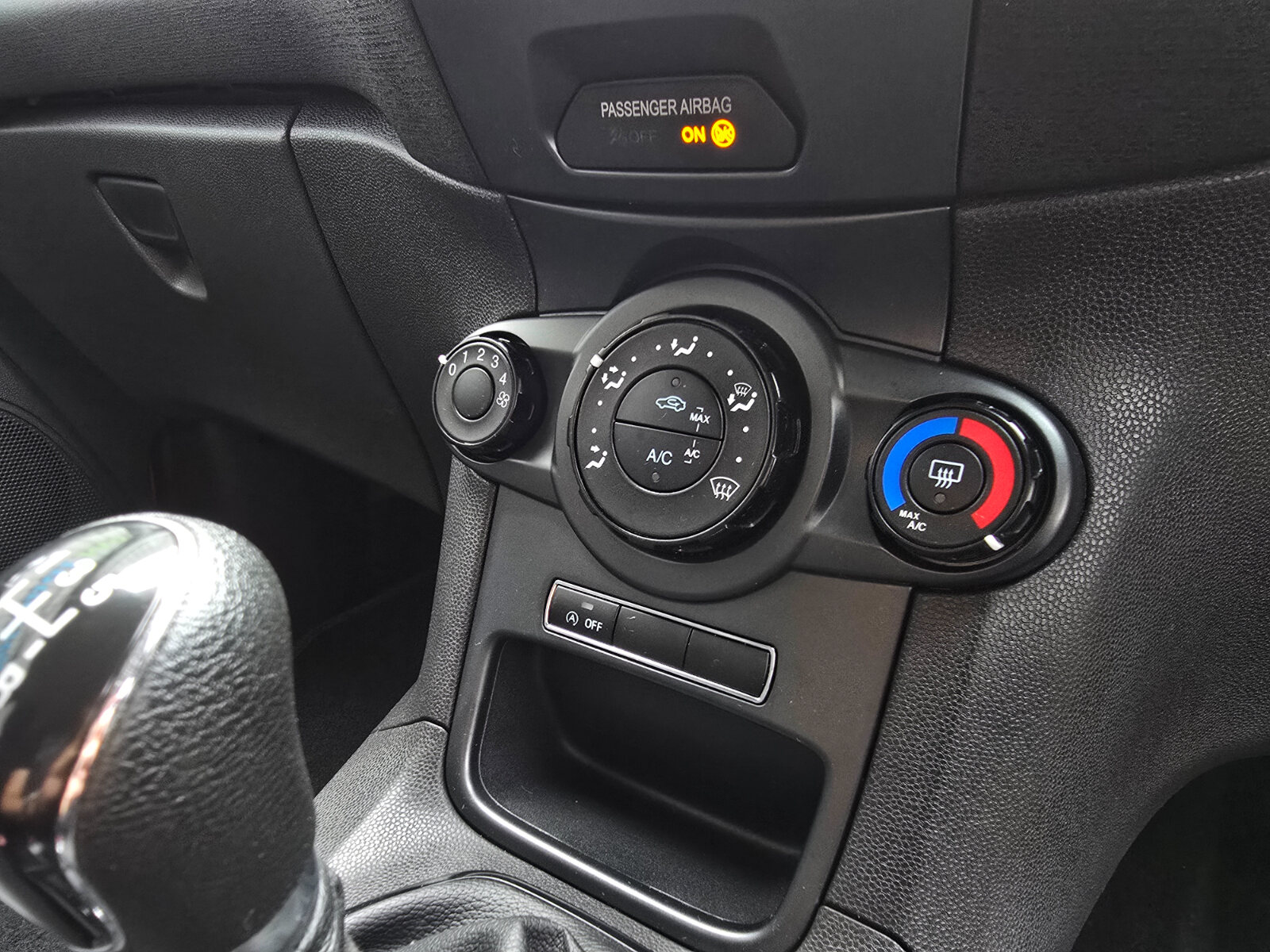 2017 Ford Fiesta ZETEC 1.0 Petrol - Image 15
