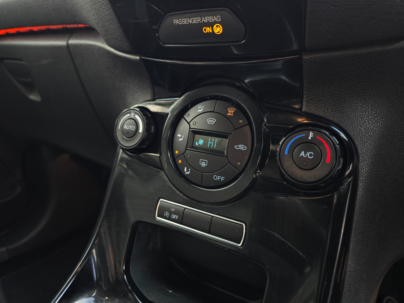 2014 Ford Fiesta TITANIUM 1.0 PETROL - Image 13