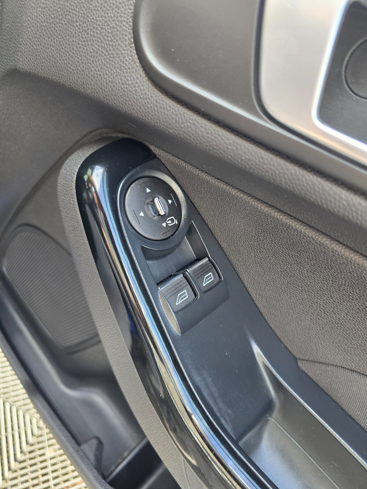 2014 Ford Fiesta TITANIUM 1.0 PETROL - Image 18