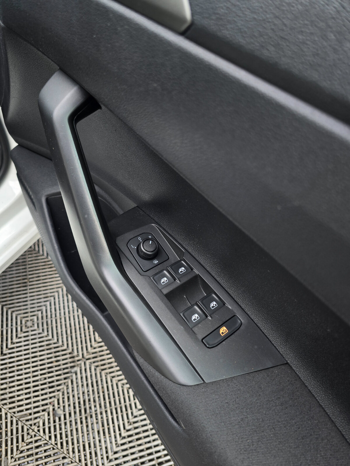 2018 Volkswagen Polo 1.0P TSI Launch Edition - Image 19