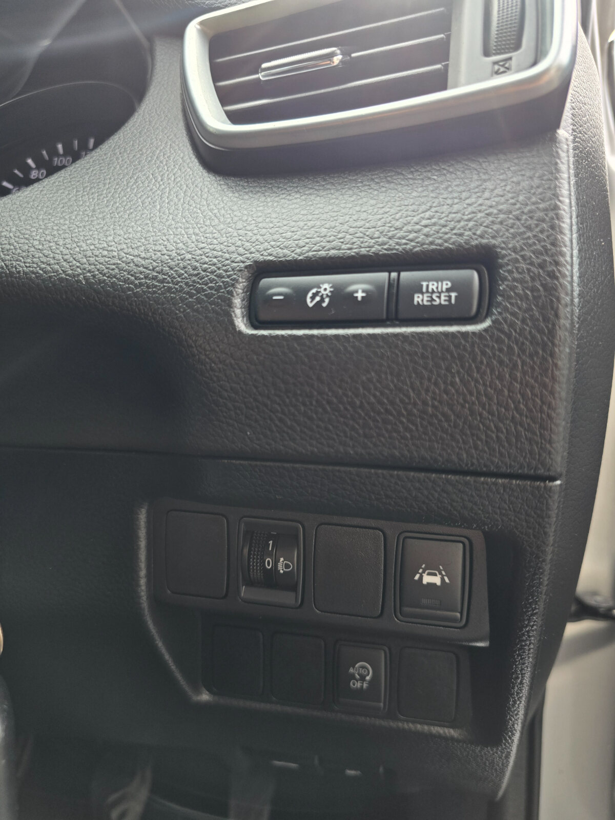 2018 Nissan Qashqai 1.2 PETROL SV - Image 19