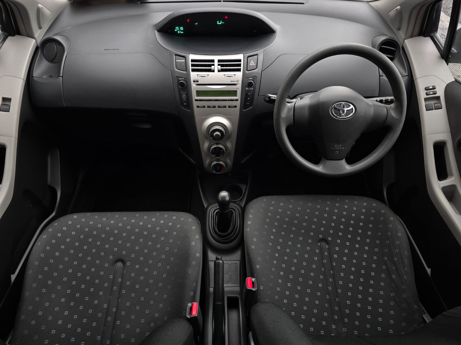 2008 Toyota Yaris 1.0 VVT-i Terra - Image 10