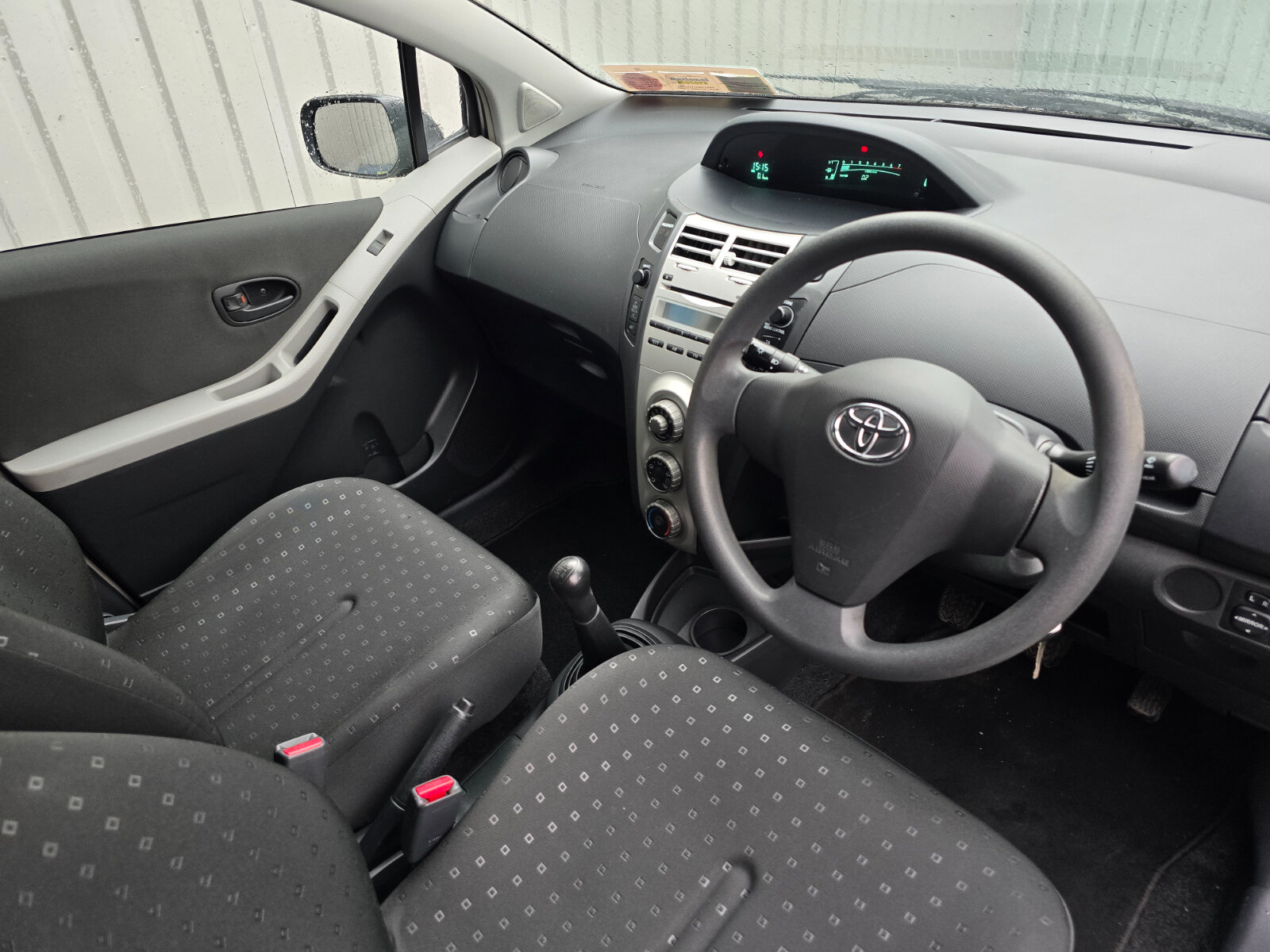 2008 Toyota Yaris 1.0 VVT-i Terra - Image 12