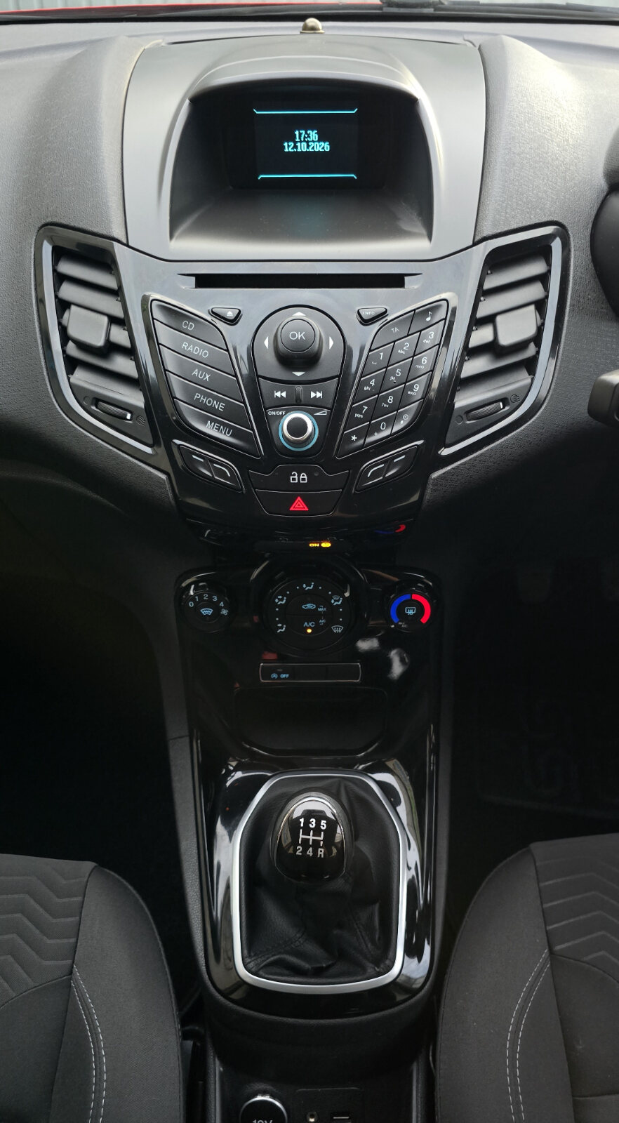 2014 Ford Fiesta 138k mi ZETEC 1.0 Petrol - Image 14
